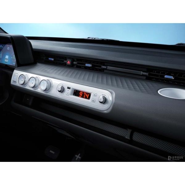 Made in China, SAIC GM Wuling mini electric car is a small electric car, and the popular ternary lithium battery