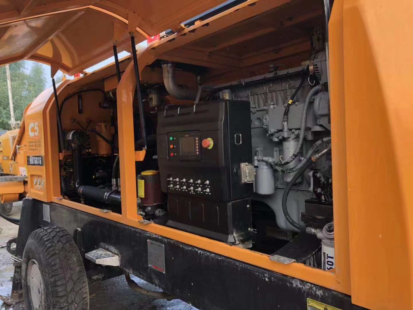 7260×2125×2685 Used Concrete Trailer Pump With Rexroth Kawasaki Oil Pump
