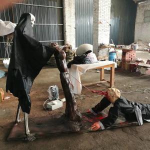 China Horror Animated Haunted Halloween Decorations Mansion Yard Customized Life Size Party wholesale