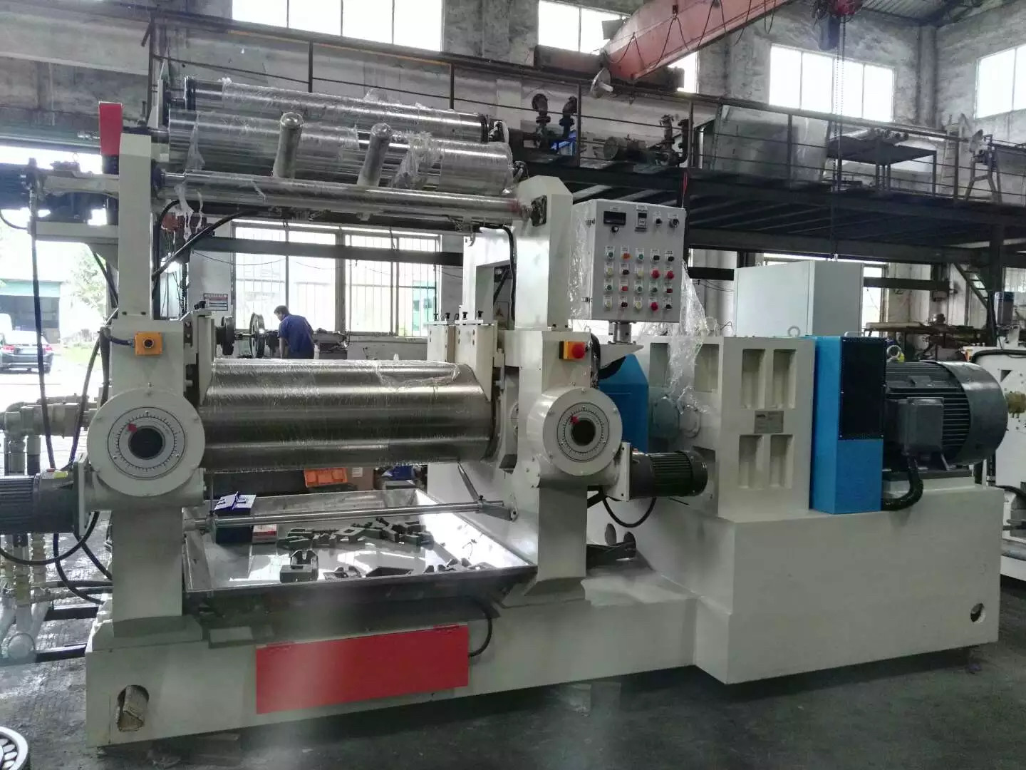 26 Inch Rubber Mixing Mill Machine ISO Open Mill Rubber Mixing With Stock Blender