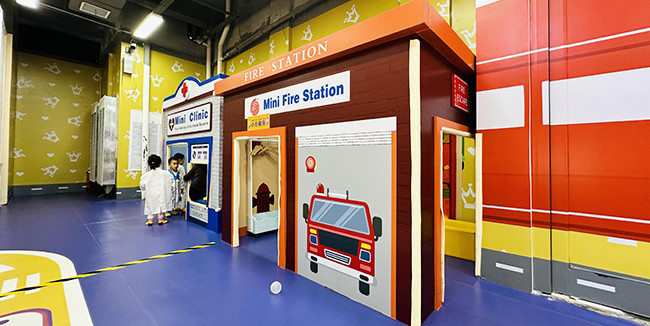 Red Color Fire Station Mini Town Role Play House For Indoor Playground
