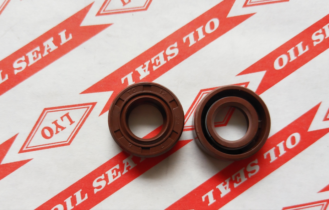TC framework oil seal,model 12*22*7,NBR material,color is generally biack and brown.