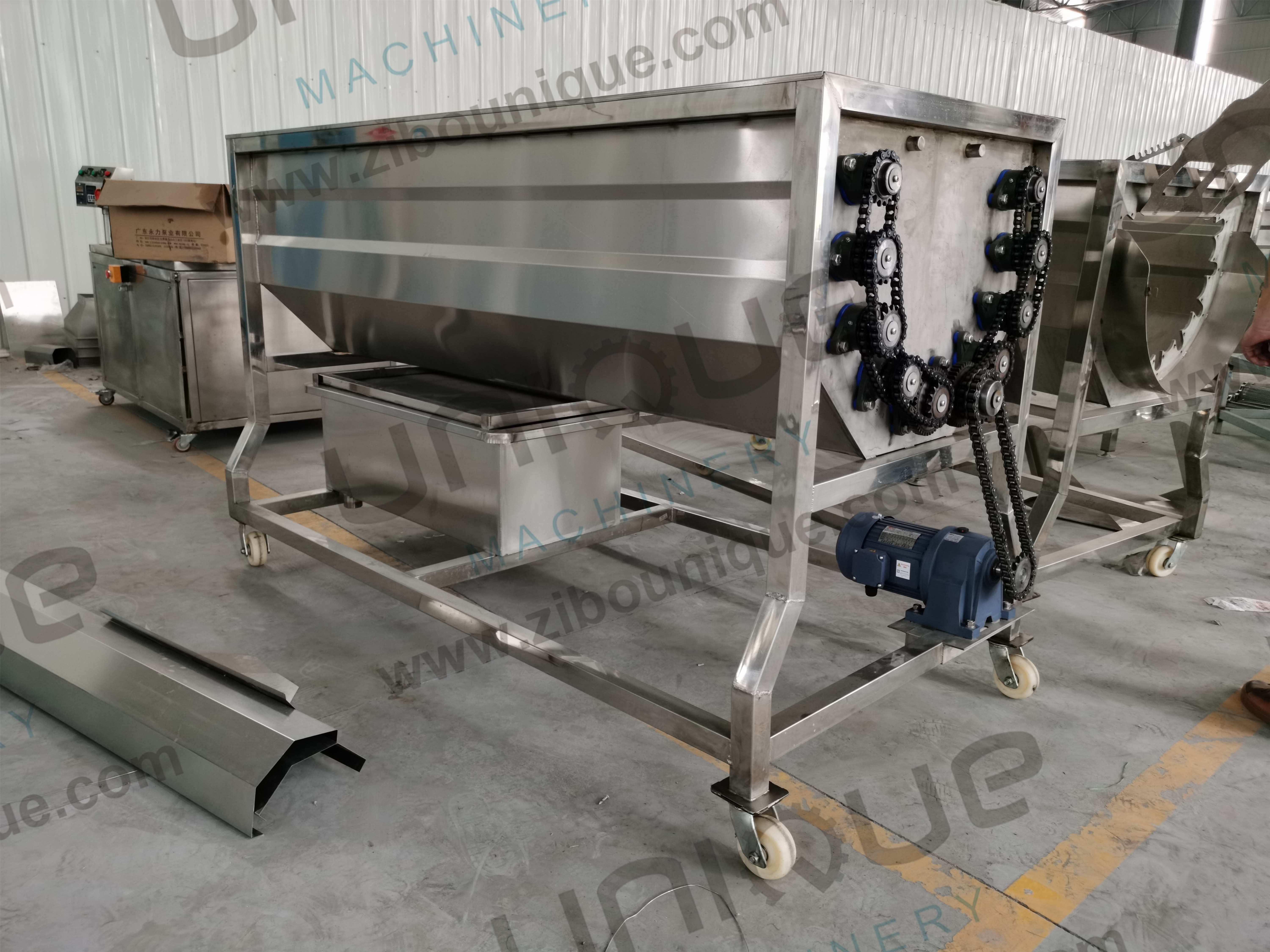 Advanced Dates Palm Processing Machine with Automatic Brush Cleaning and Washing
