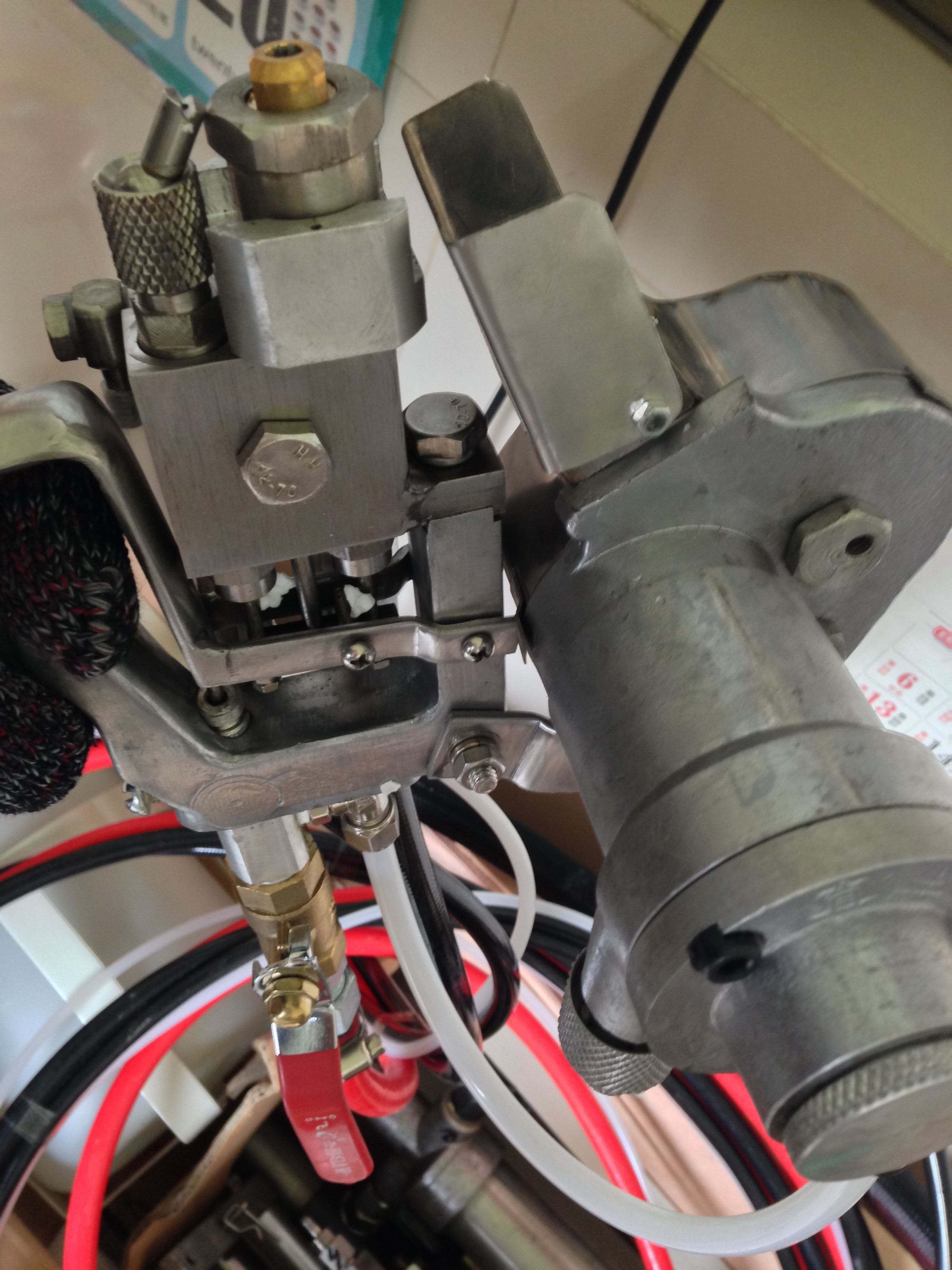 resin spray gun with chop system