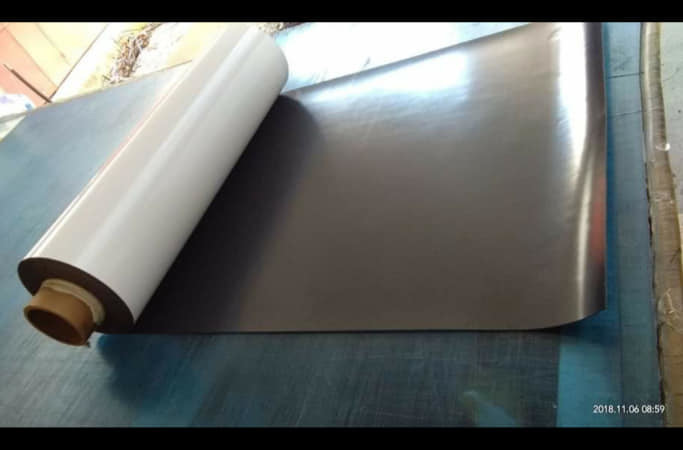 0.55mm Magnetic Sticker Sheet White Magnetic Sheet Roll For Outdoor Printing