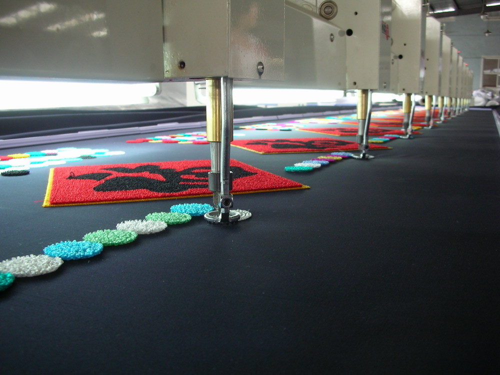 10 Inch Monitor Chenille Chain Stitch Embroidery Machine With Dahao Servo Motor