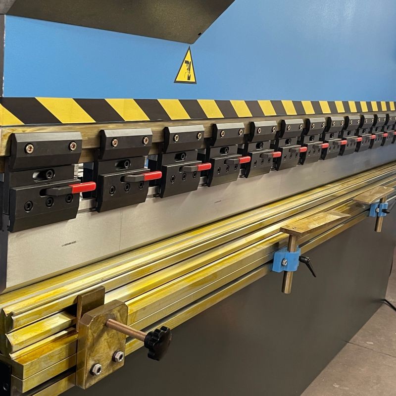 Hydraulic NC Press Brake Big Bending Machine WC67Y-100T3200 With Electric Compensation Device