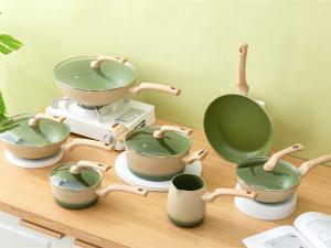 China BSCI Lightweight Aluminum Cookware Set 8Piece With Wooden Handle wholesale