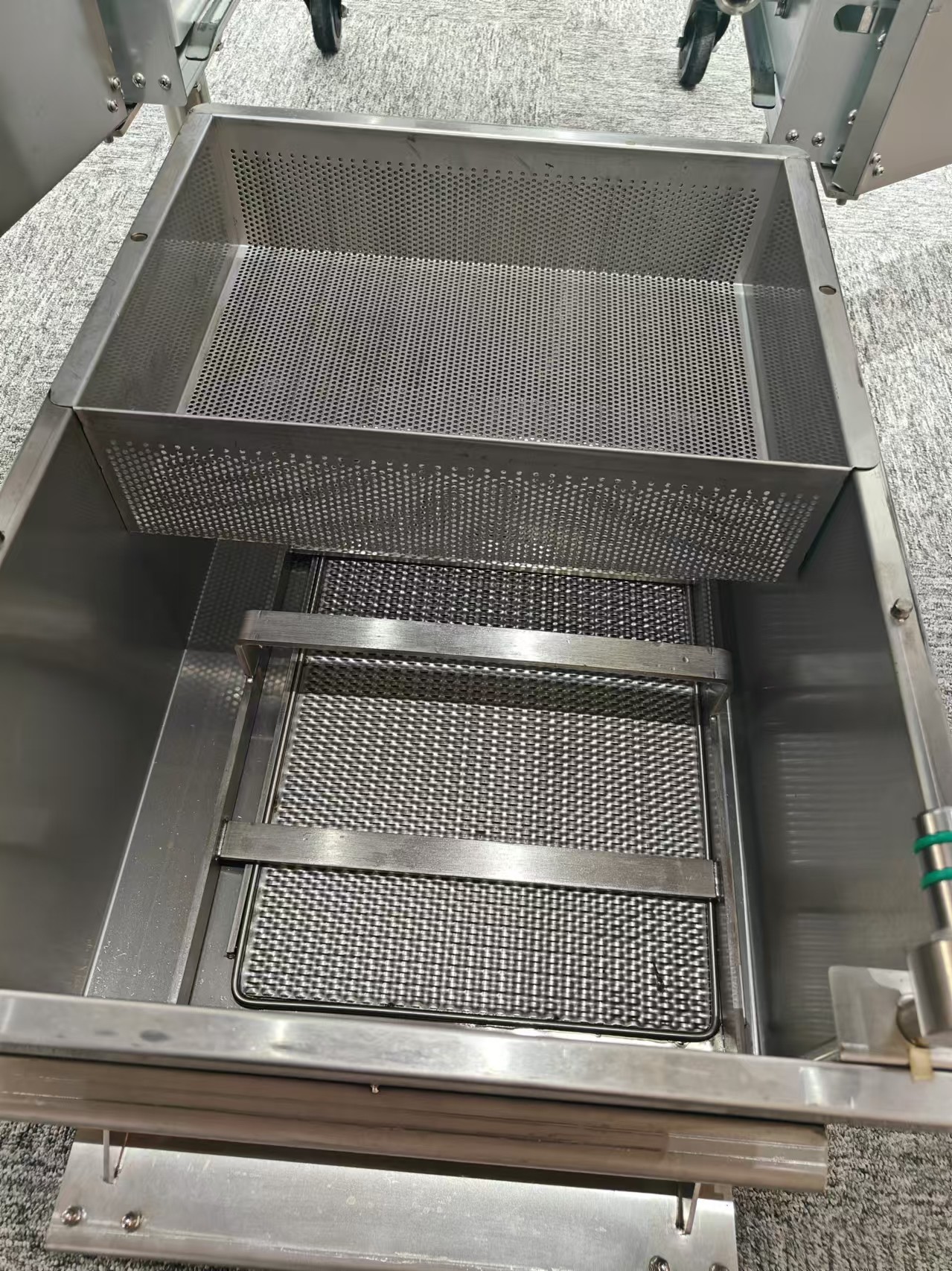 electric two pots 3 baskets 21.5L+11.6L with oil filter system chips open deep fryer