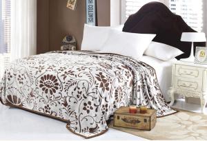 China Floral Soft Lightweight Solid Flannel Blanket , Fall / Winter Warm Plush Fleece Blanket wholesale