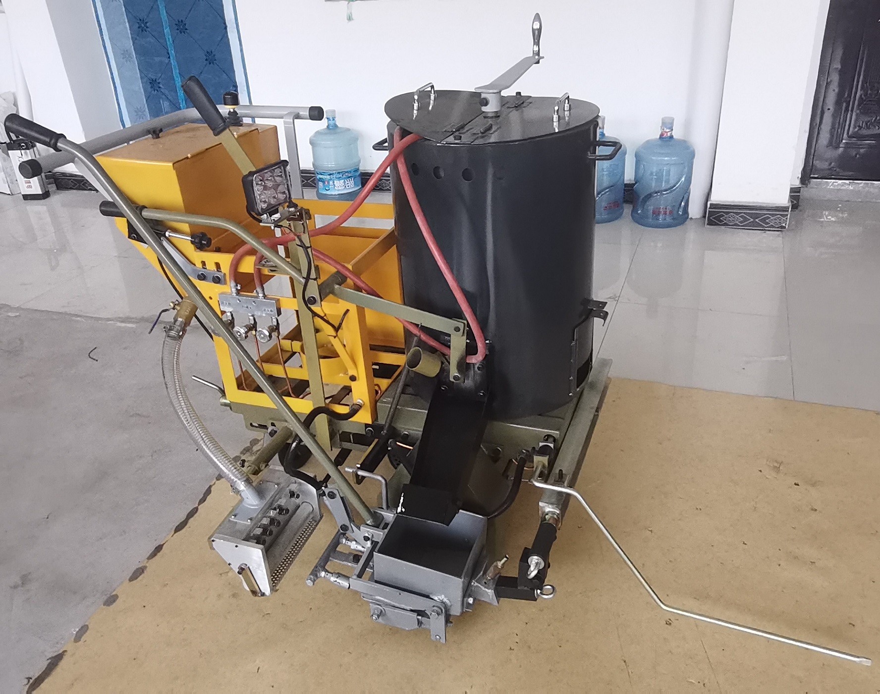 Battery Deiving Thermoplastic Road Line Marking Machine Striping Equipment