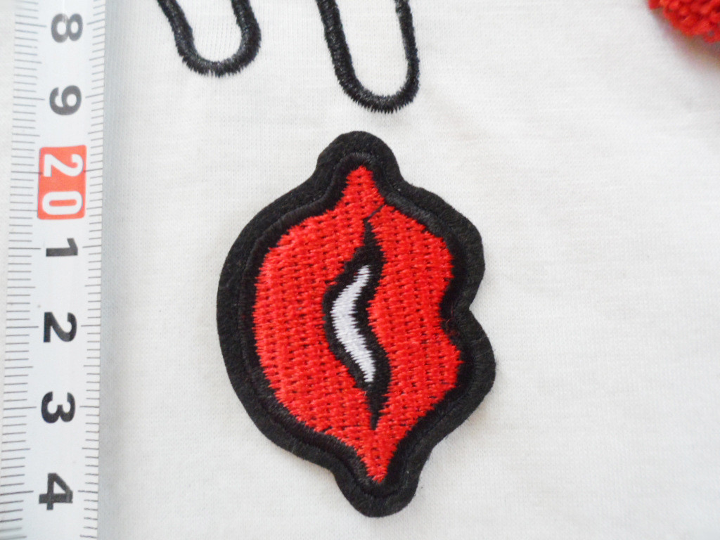 Hot Fix Motif Gold Embroidery Applique as Chinese Knot Picture