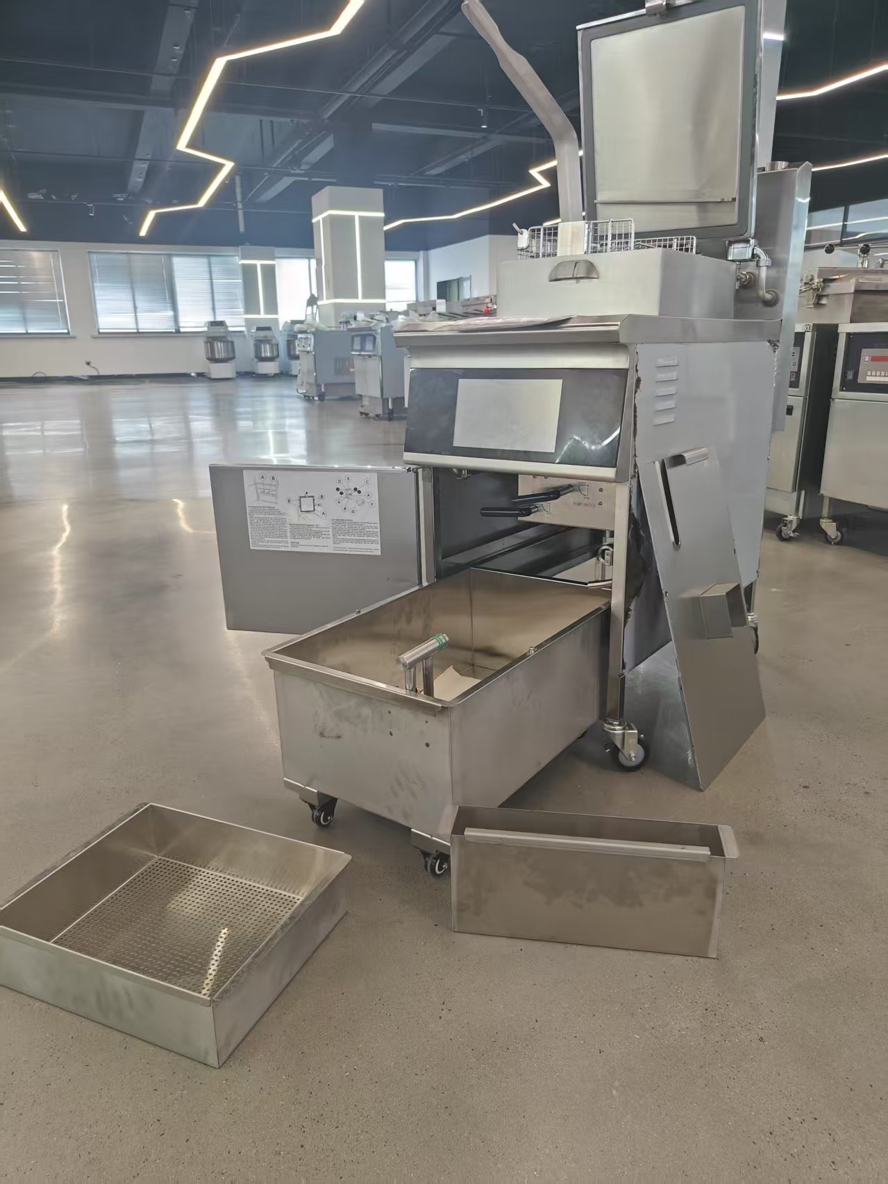 Smart Touch Panel Electric Vertical Chicken Broaster Pressure Fryer With Filtration