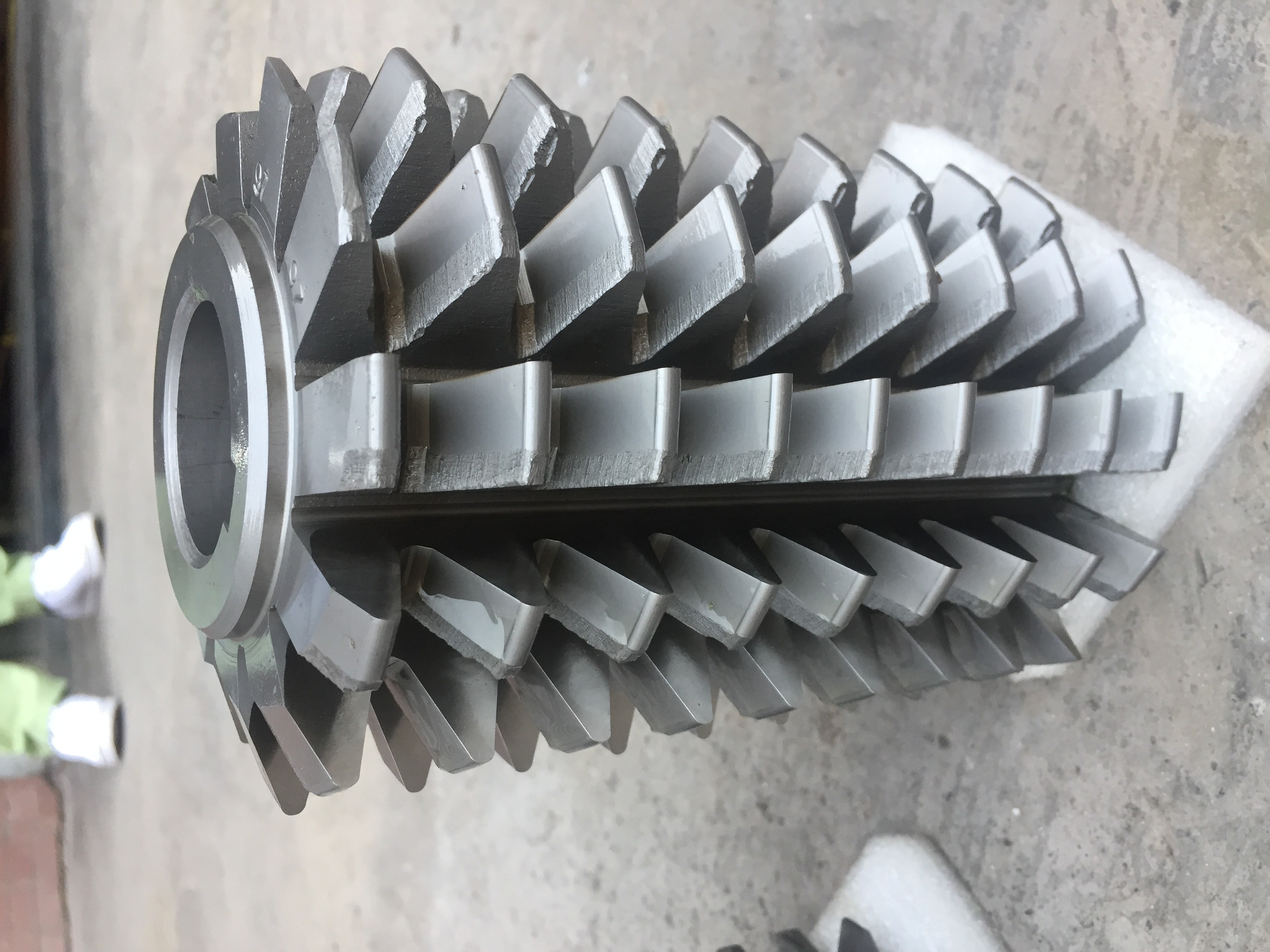 Polished High Speed Steel Tool Bits Alloy Round Gear Hob Cutter