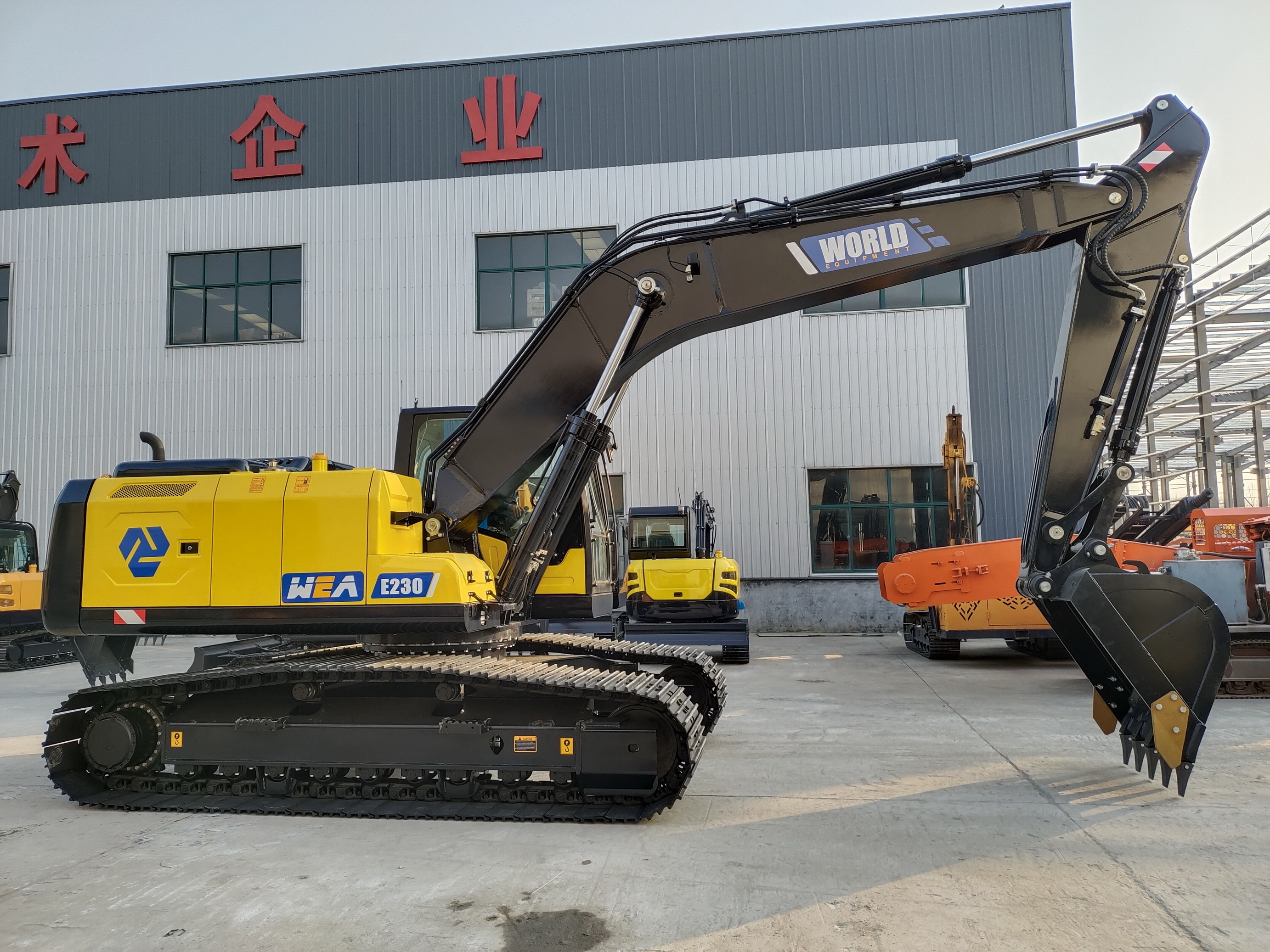 similar PC200 with Cummins engine used for Construction earthmoving crawler type excavator