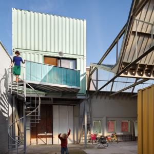 China Residential Ready Made Container Homes 4 - 5 Pieces Glass Door With The Yards wholesale