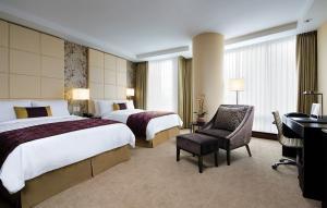 China Modern Maple Wooden Twin Bed Hotel Bedroom Furniture Sets For Guest Room wholesale