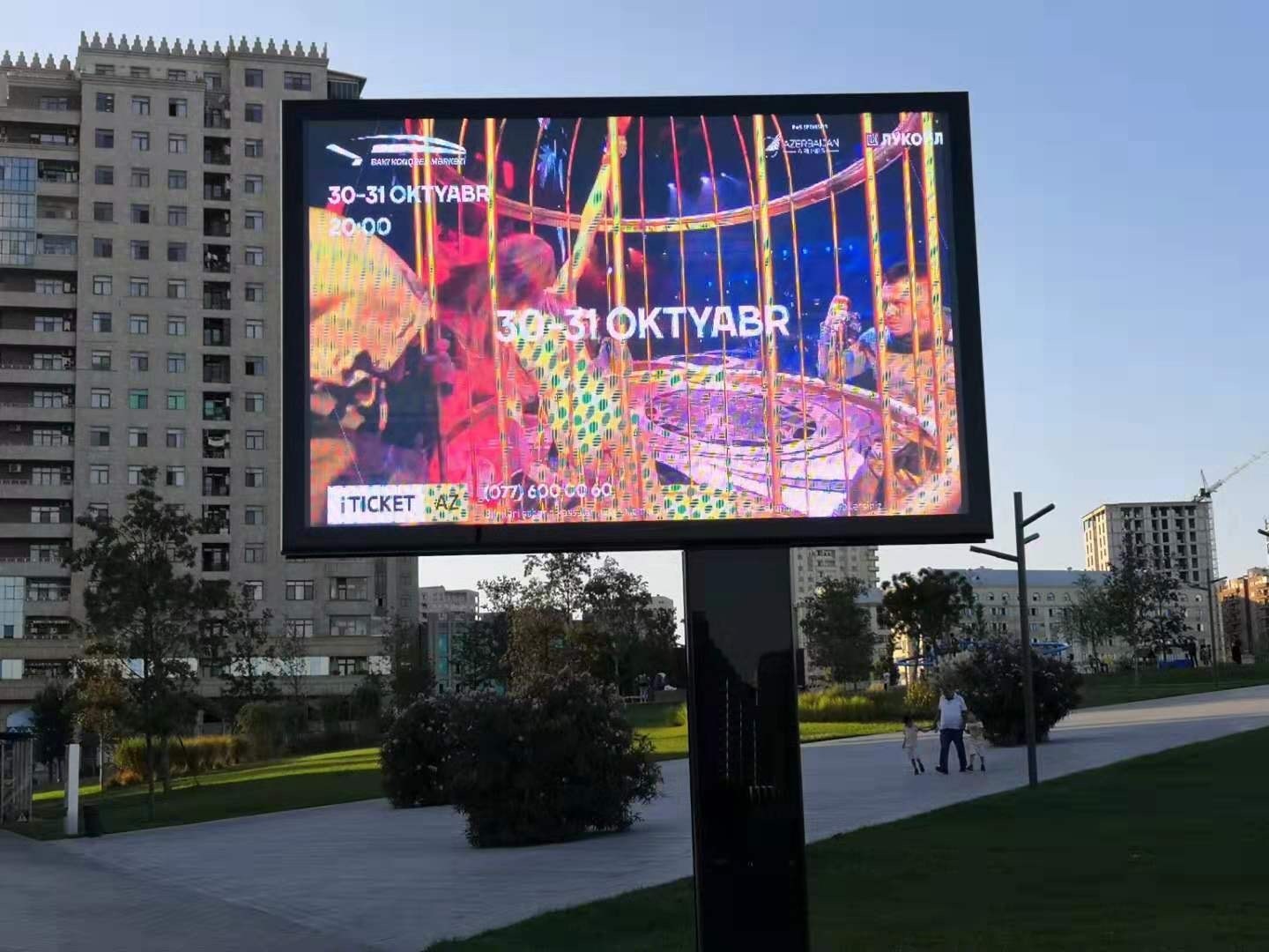 GCL GA P5.71 P8 P10 DIP Outdoor Fixed LED Display With Front Rear Service And Capacitive Touch Screen