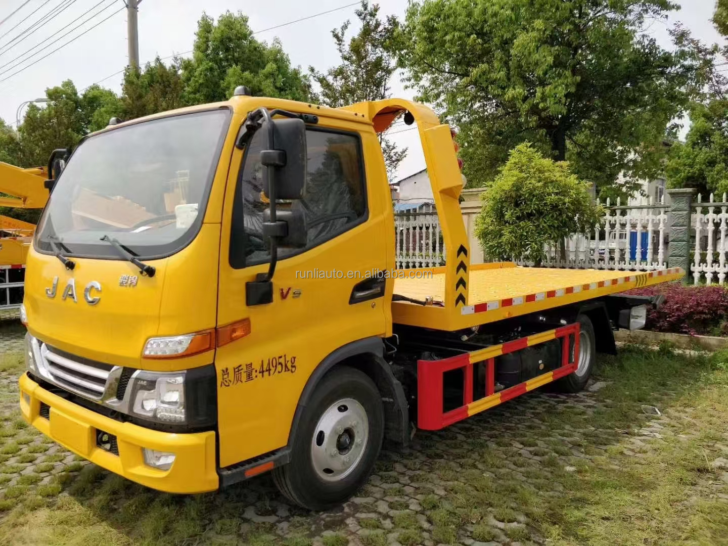 Factory Best Selling JAC V5 Wrecker Truck Single Row of Three Seats Small Mini Light Duty Flatbed Platform Tow Wrecker Truck