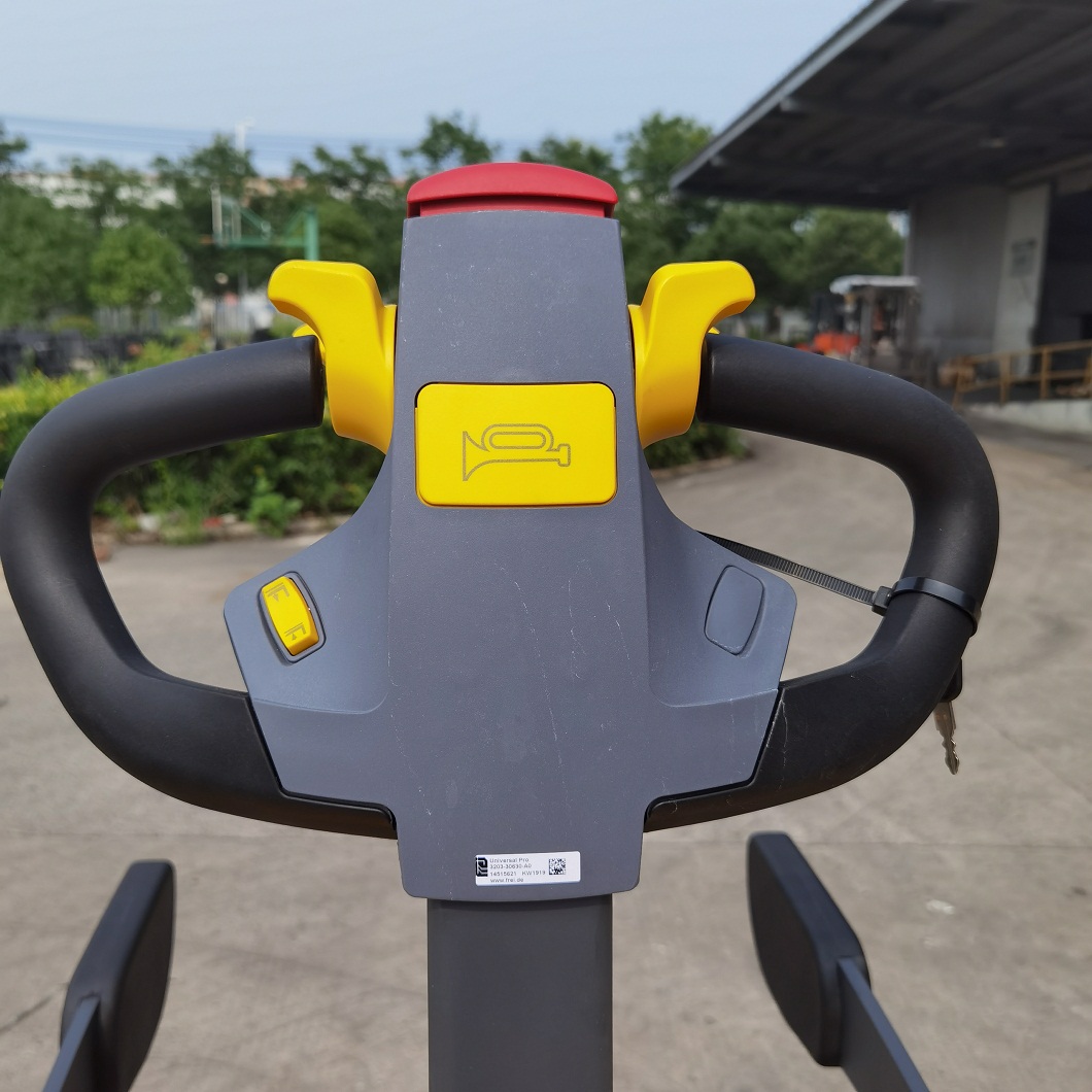 1500kg/2000kg Electric Stacker Pallet Jack Min Lifting Height 85mm AC Motor For Warehouse