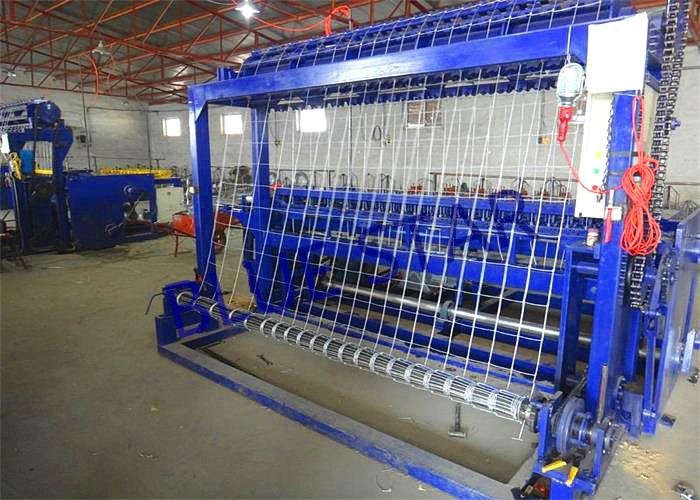 Silver Galvanized Wire Fence 0.9 - 2.1m Height , Metal Wire Fence For Animal Feeding Field
