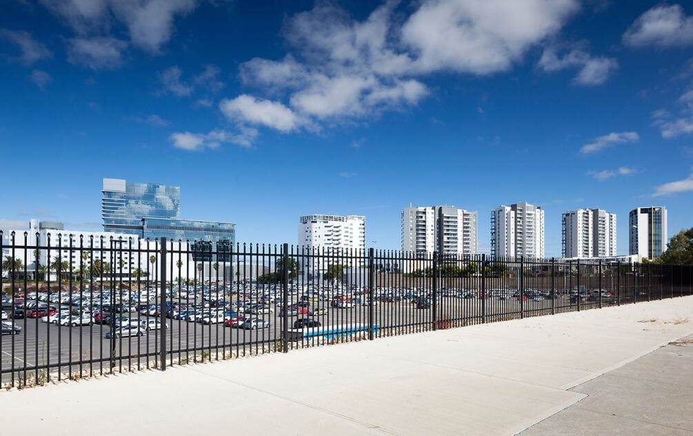 steel tubular Security Garrison Fencing 2.4M height x 2.4M width Rails 40mm upright 25mm spacing powder coated