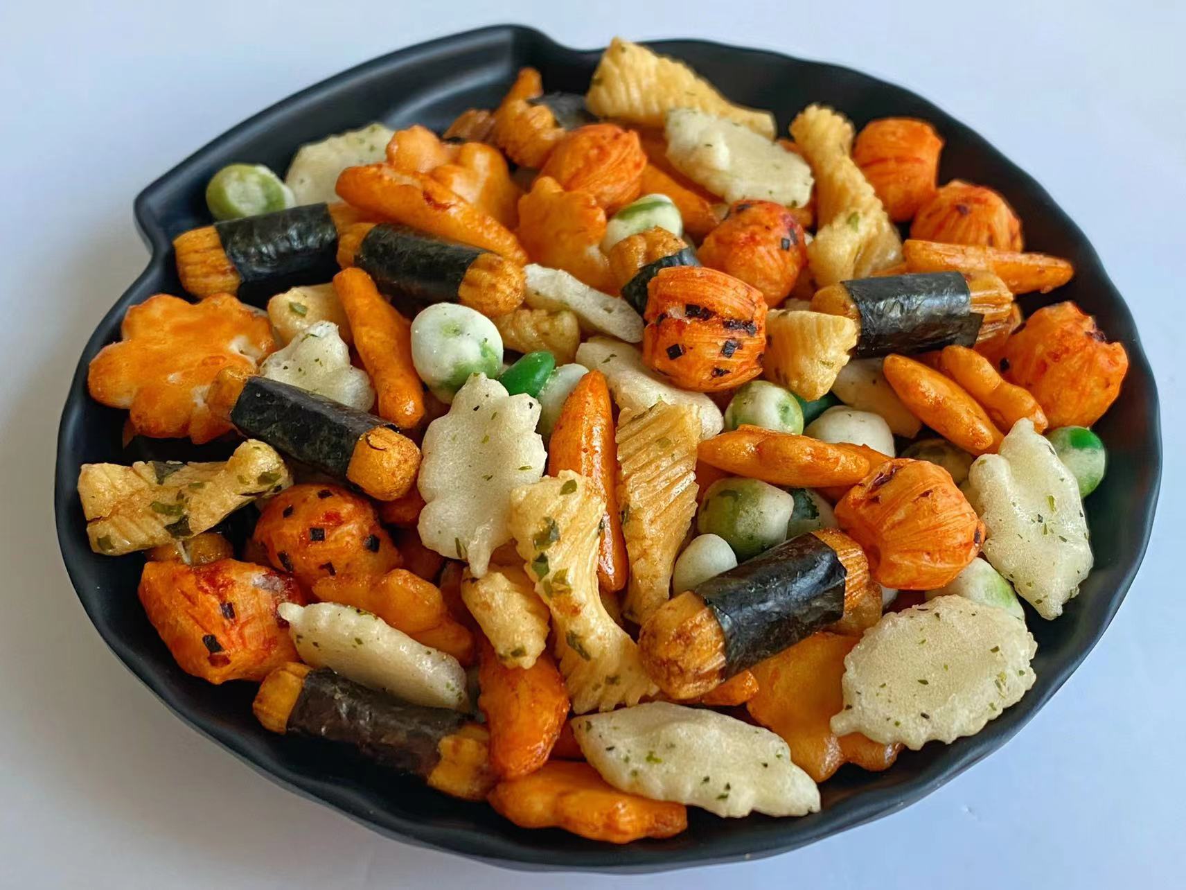 OEM Snacks Mixed Rice Crackers Seaweed Roll Salted Peas Snack