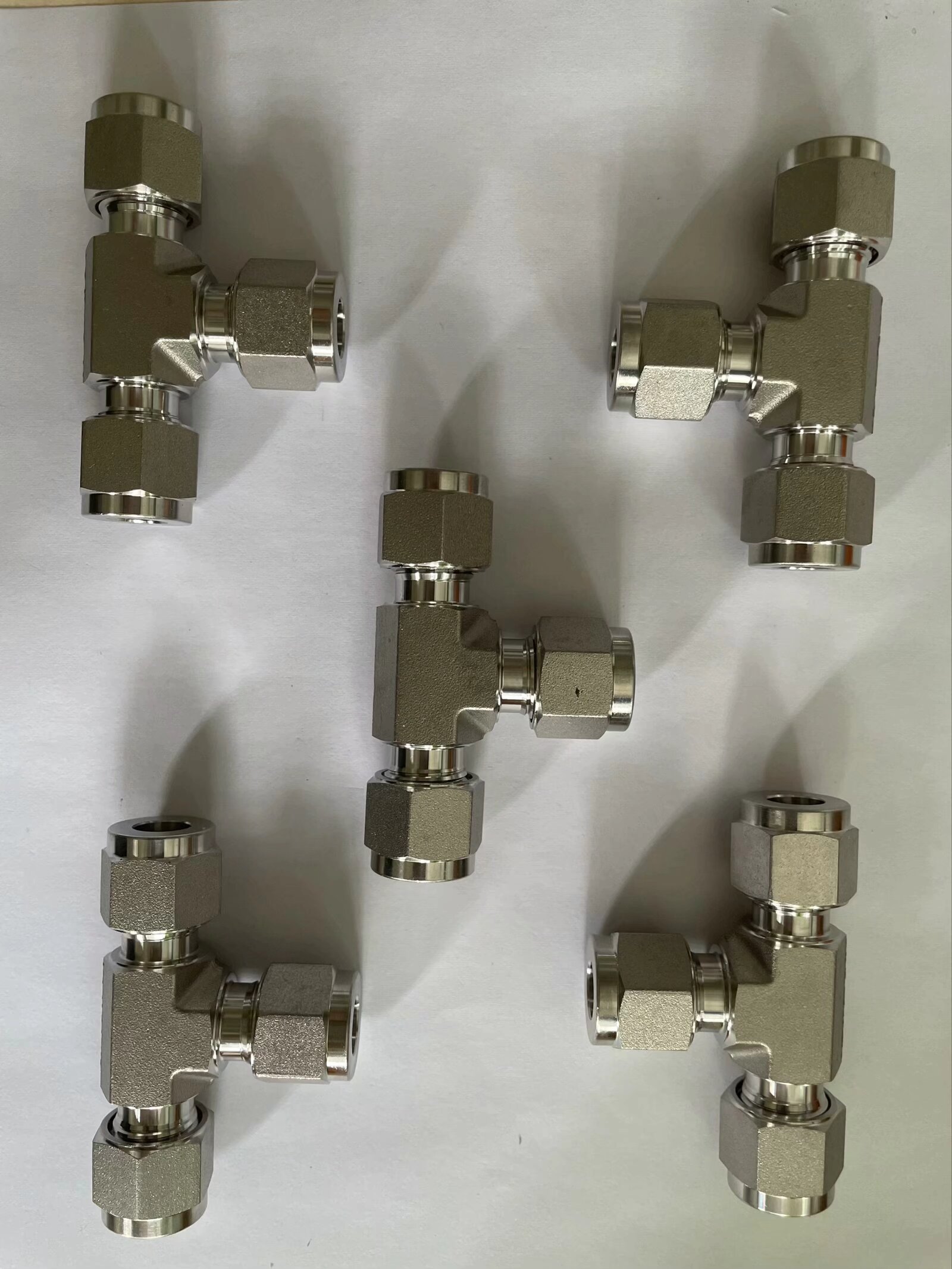 304/316 Stainless Steel Double Ferrule Compression Tube Fittings Tee Customized Support ODM Liquid Medium 1 Piece MOQ
