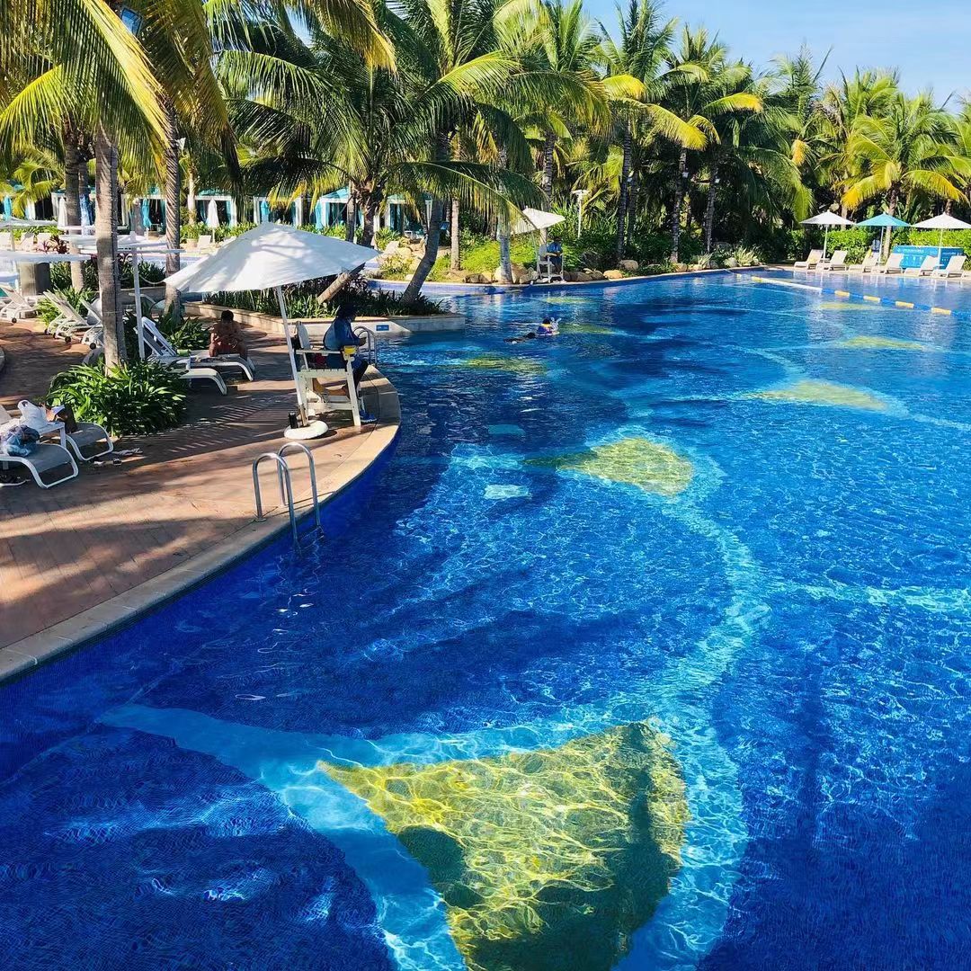 High Light Transmission 93% Acrylic Clear Sample Panels for Outdoor Family Swimming Pool
