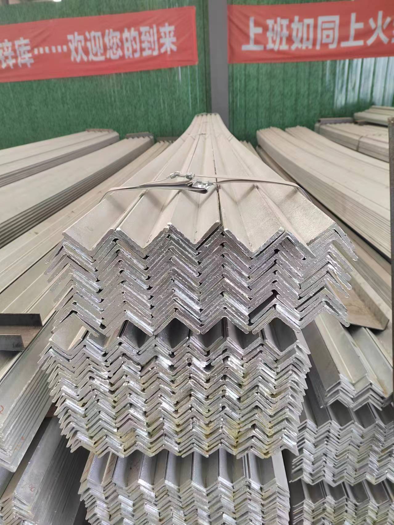 Excellent Performance Non-Alloy Equal Angle Steel for Building Structures in 50mm Size