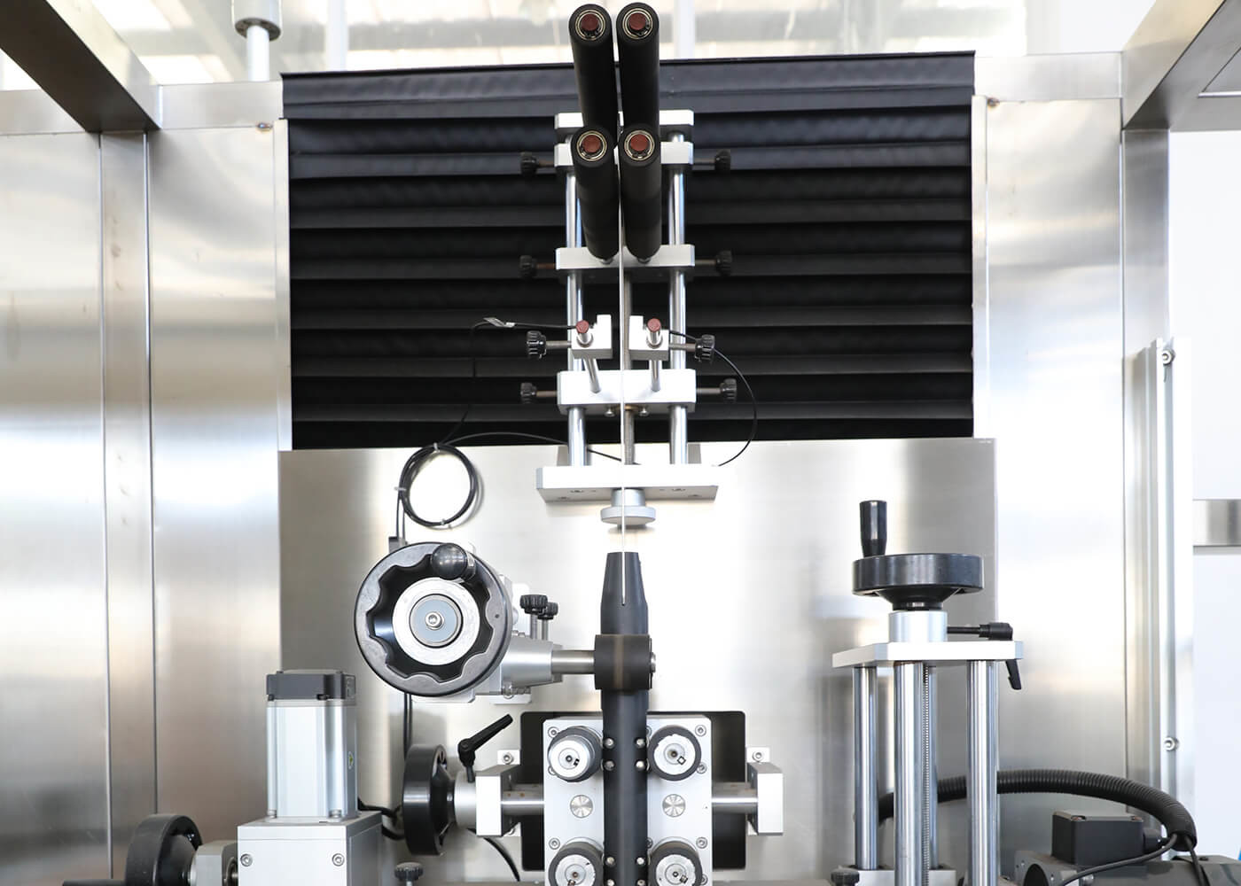 High Quality Full Automatic 250BPM Round Bottle Heat Shrink Sleeve Labeling Applicator Shrinking Labeler