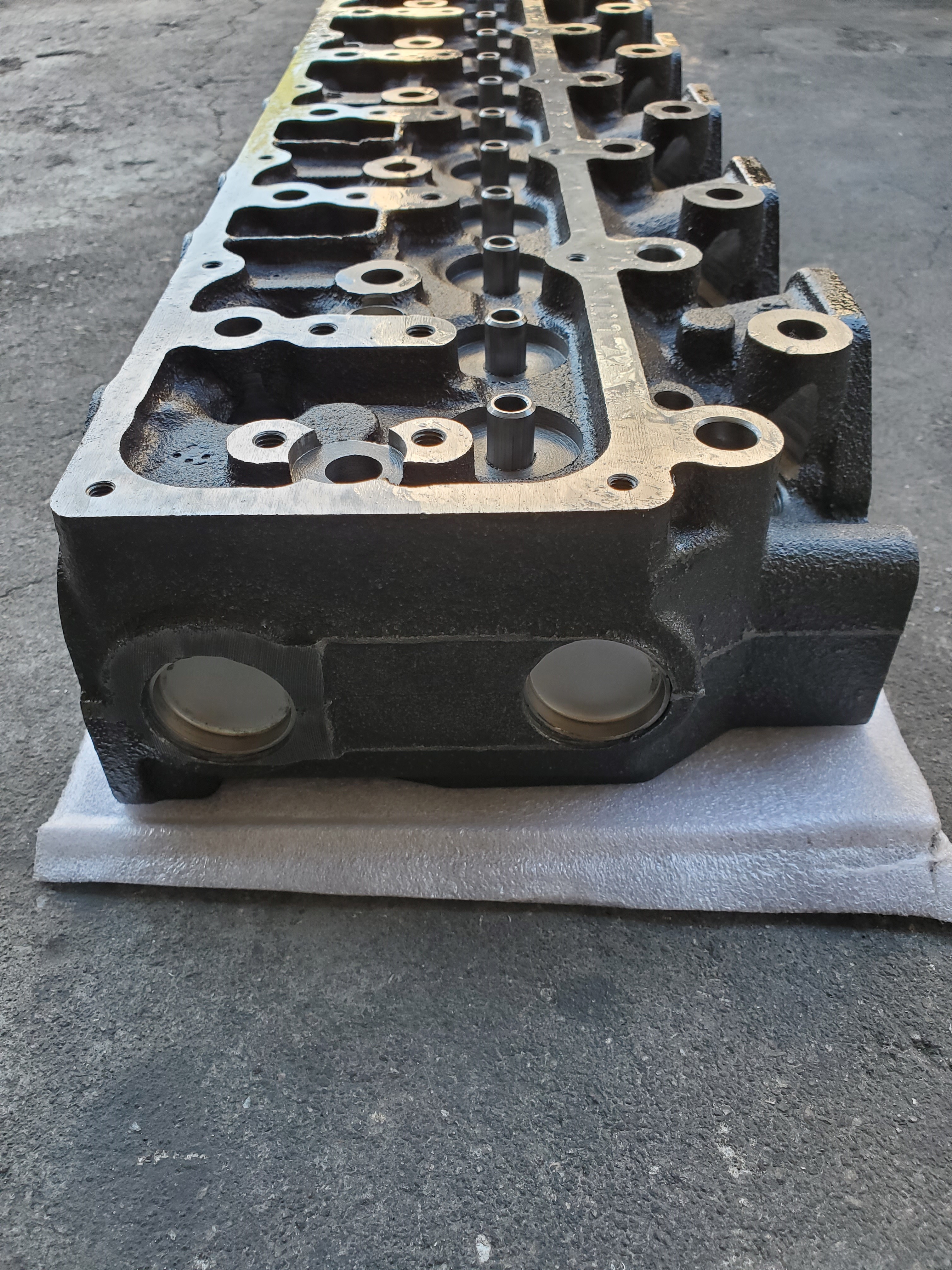 11039-06J00 Nissan Engine Cylinder Head Model TD42 Is Made Of Cast Iron