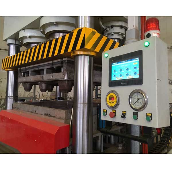 Mexico Double Molds Pallet Making Equipment For Wood Sawdust