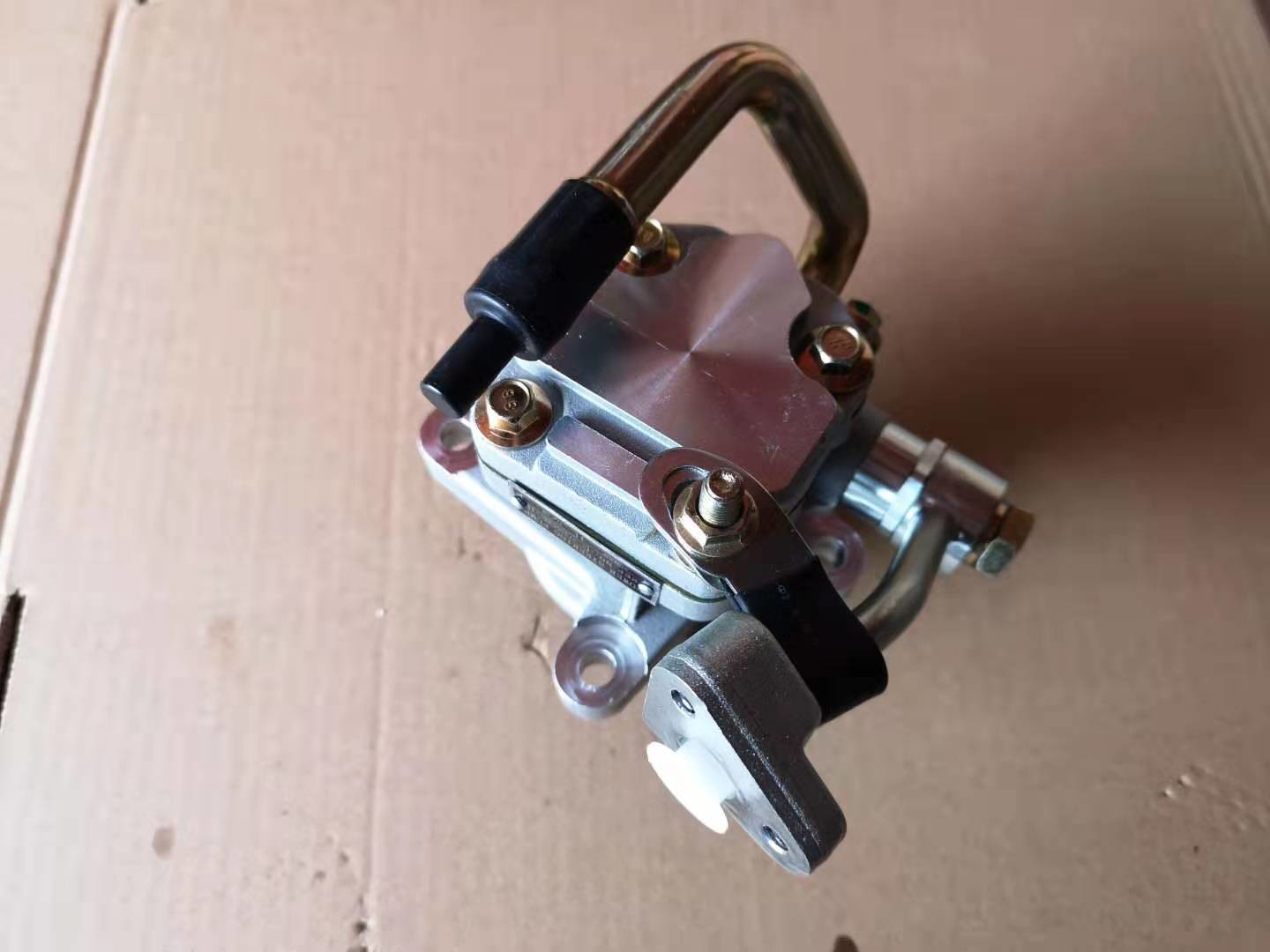 4JK1 4JJ1 Steering Pump 8979466980 Isuzu TFR TFS DMAX Pickup Power Steering Pump 29 Teeth Gear Long Oil Pipe