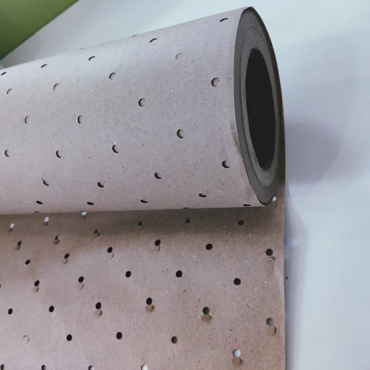 Recycled Perforated Kraft Paper Wood Pulp 60gsm Brown Wrapping Roll