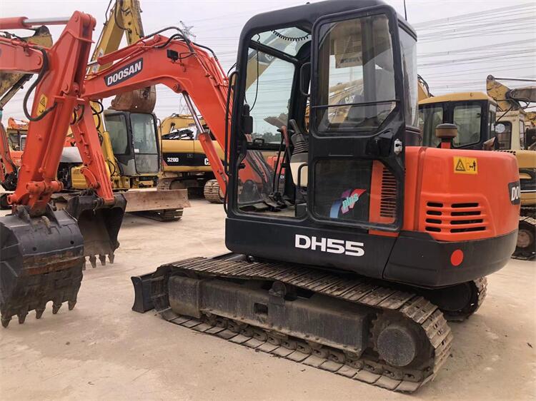 Doosan DH55 Mini Crawler Excavator with Original Hydraulic Cylinder in Good Condition