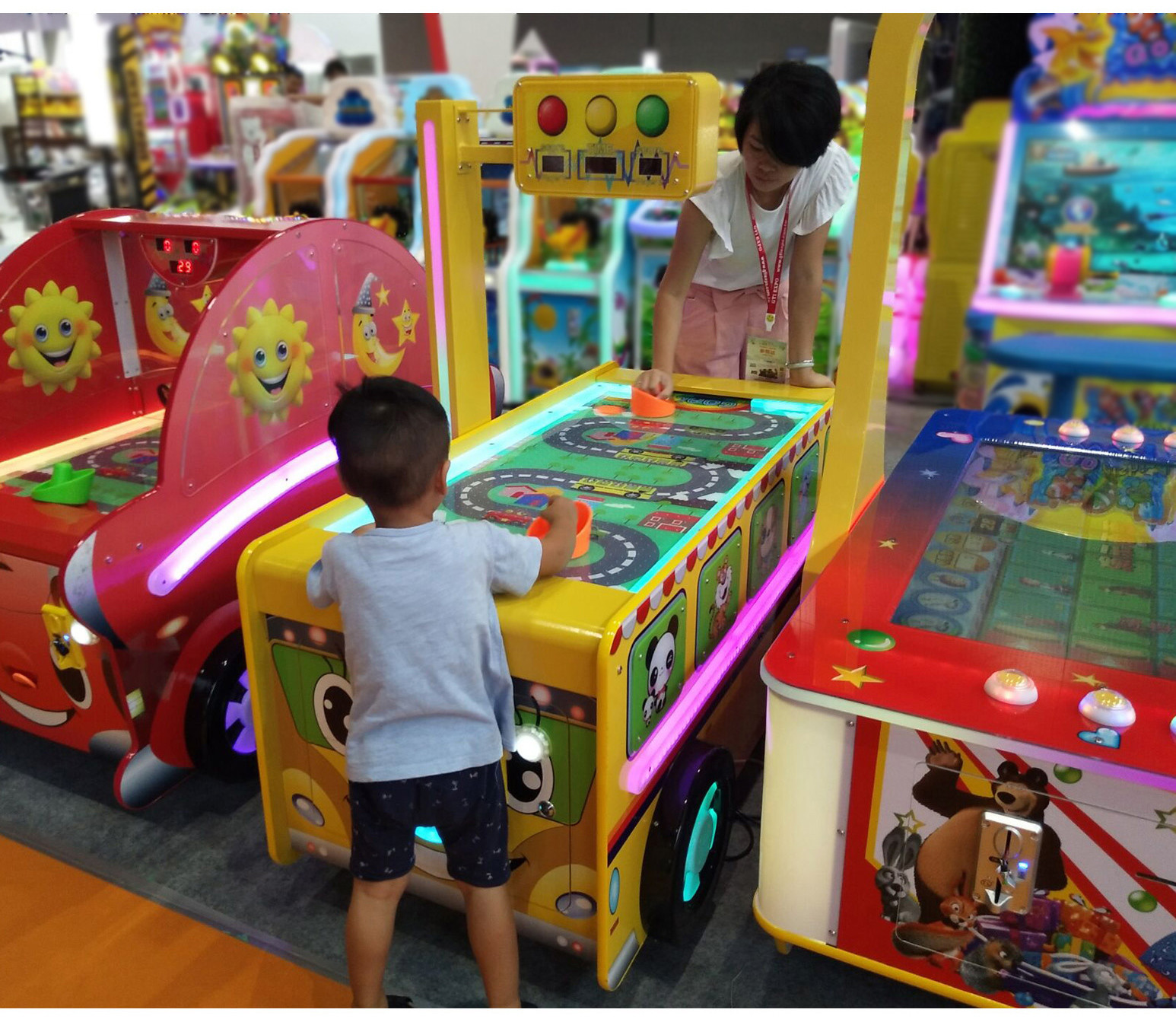 Amusement Park Arcade Gaming Machines Bus Style Air Hockey Table