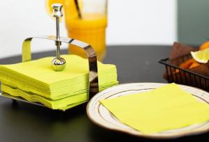 China Odorless Practical Airlaid Paper Napkins , Disposable Wedding Paper Serviettes wholesale