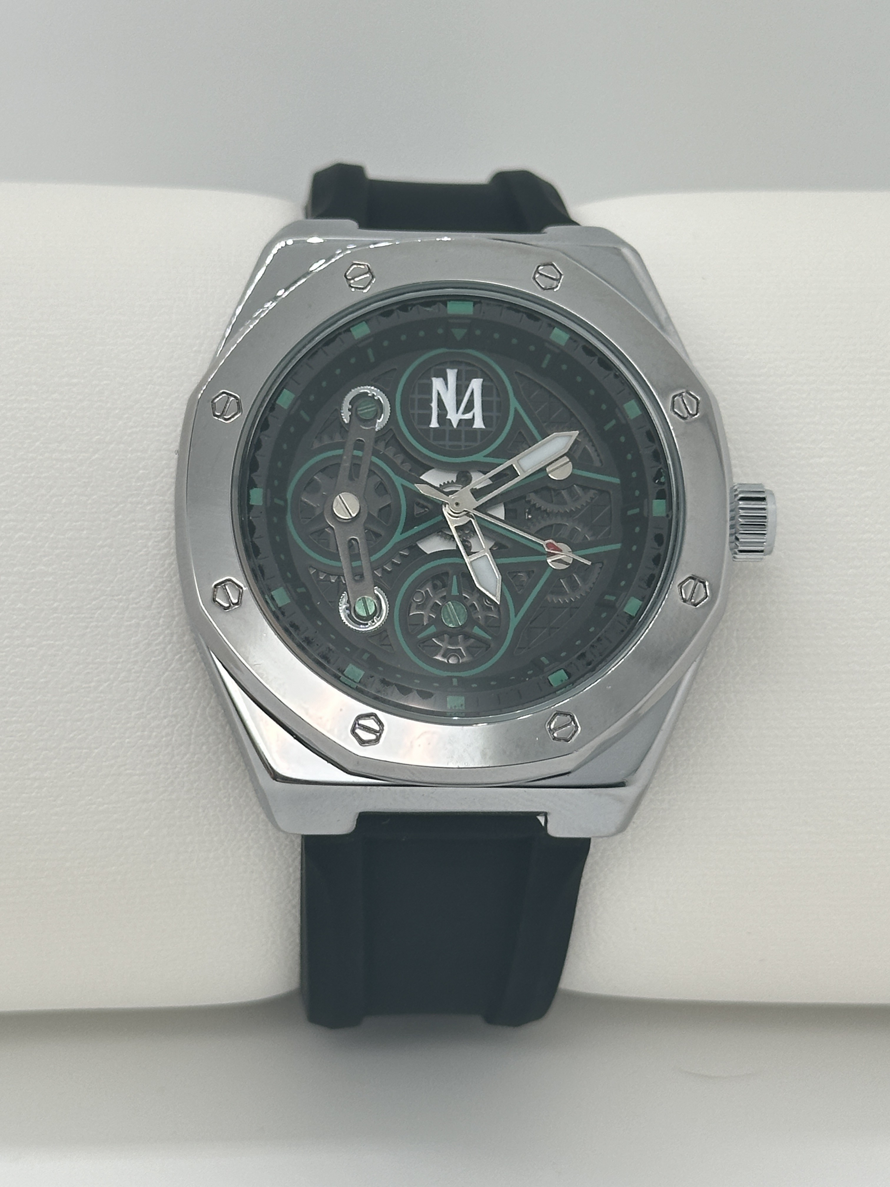 Minimalist Sport Silicone Wrist Watch Water Resistant Stainless Steel Case