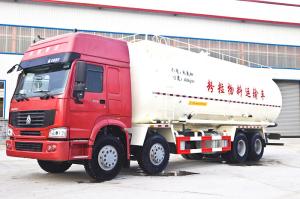 China 20 - 40Tons Loading Powder Material Truck / 8x4 12 Wheels Cement Powder Truck wholesale