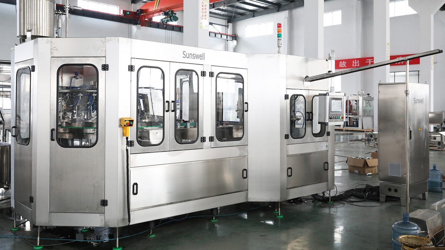 Stable Performance Rotary Carbonated Beverage Filling Machine CSD Soda Rinsing Filling Capping Machines for Glass Bottle