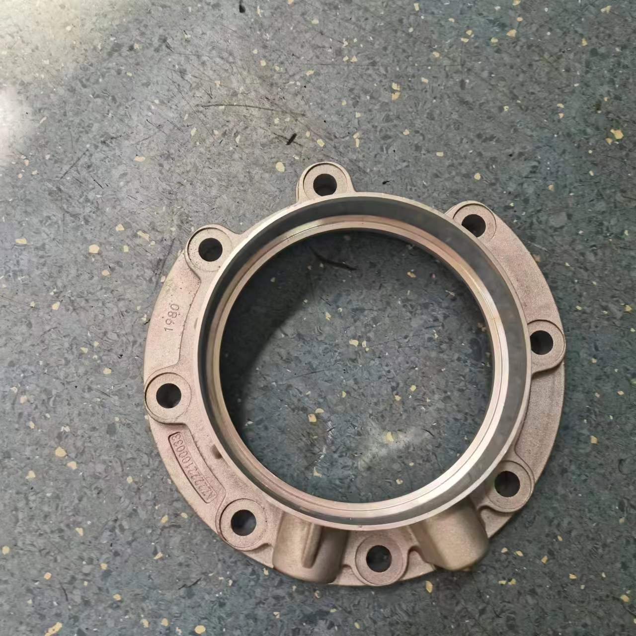 Truck Transmission Parts AZ2222100033 Output Shaft with Rear End Cap in Standard Size