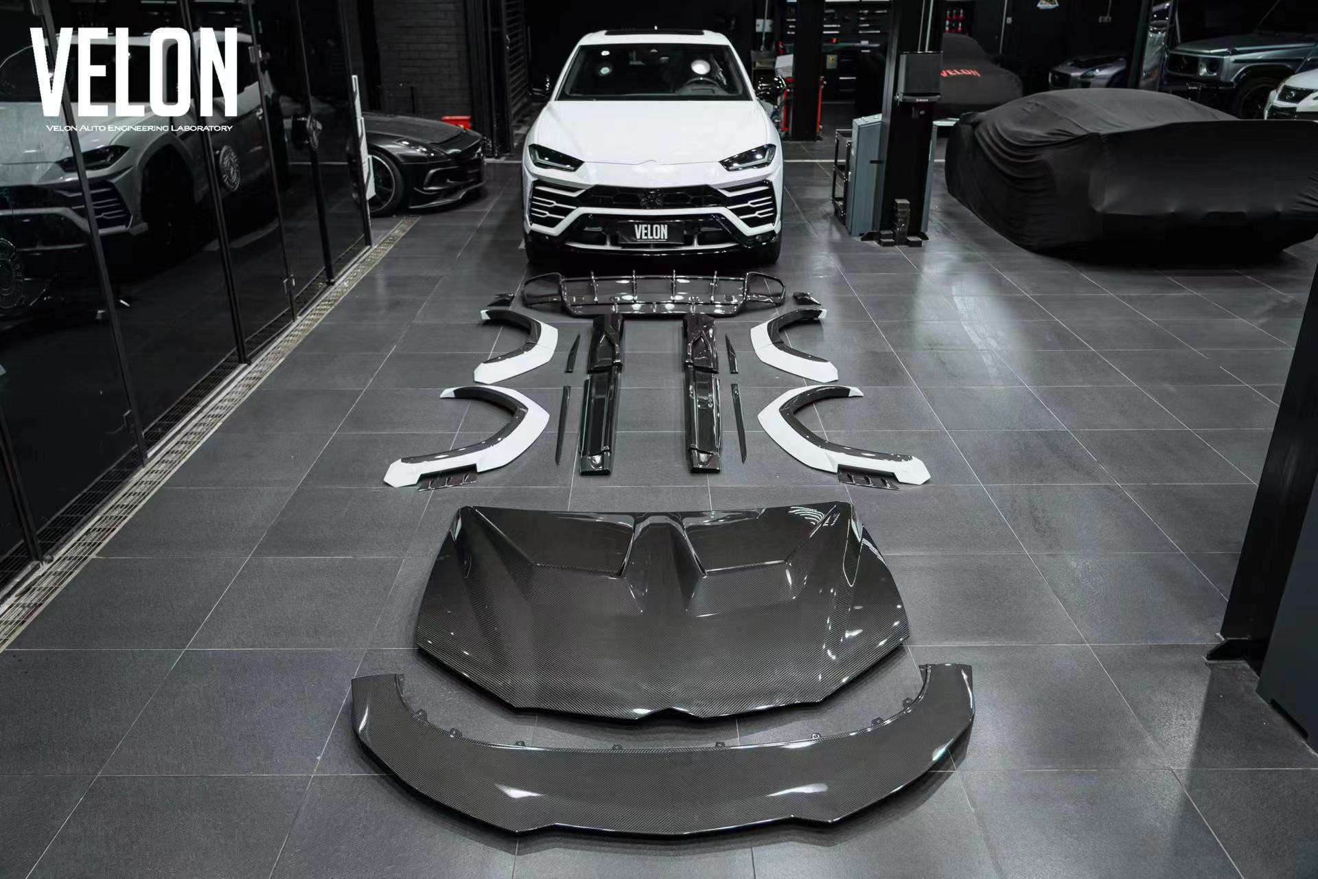 1016 Style Lamborghini Body Kit Urus Carbon Fiber Front Lip Diffuser Spoiler Hood White