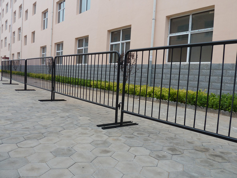 Hot Dipped Galvanized Queue Steel Crowd Control Barrier With Flat Bases