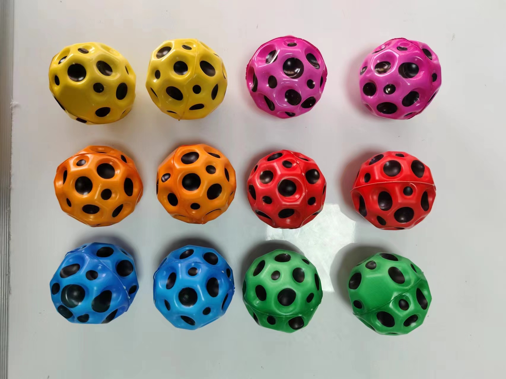 Eco-friendly High Bouncing Moon Shape Anti Relief Ball Toys Space Ball for Kids Play