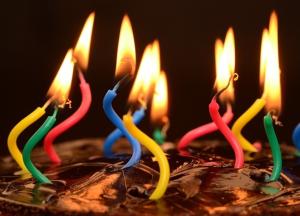 China Funny Interesting Twisted Birthday Candles With Red / Yellow / Green / Blue Color wholesale