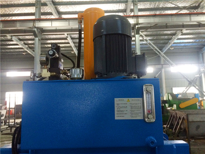 Hydraulic Vertical Cardboard / Paper / PET Bottle Baling Machine