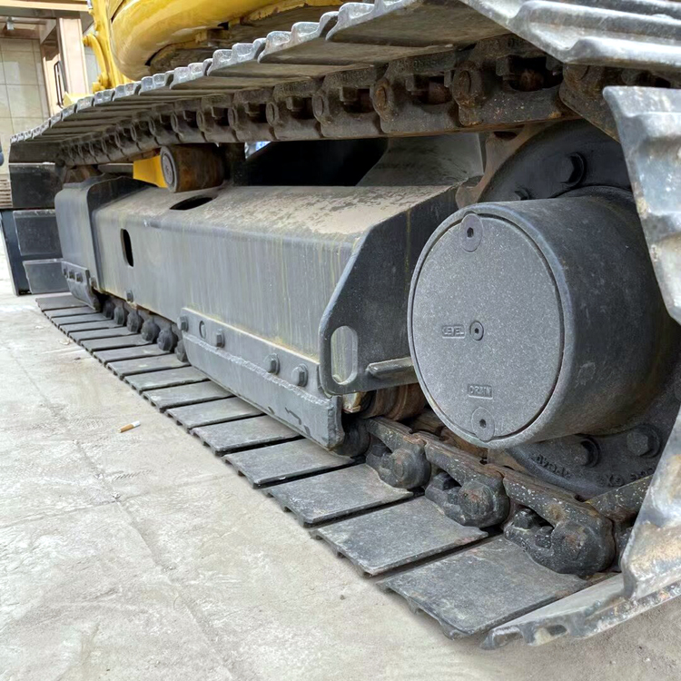 Komatsu PC55MR-2 Crawler Excavator with 2800 Working Hours and 5000 KG Machine Weight