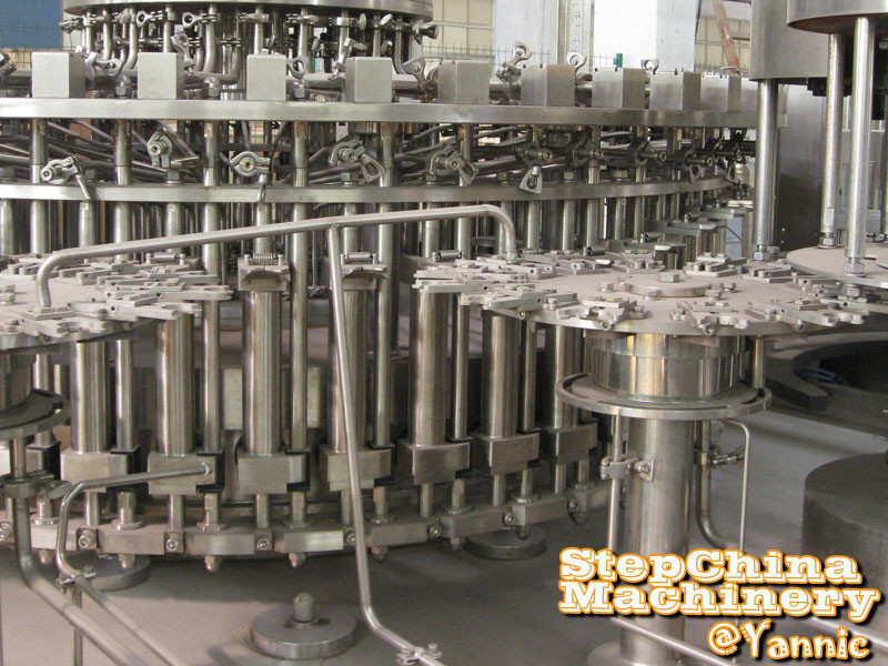 Middle Capacity Mineral Water Filling Machine 5.5 Kw Total Power With Motor Driving