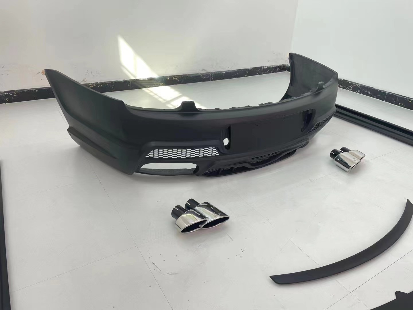 Black 2013 Bentley Flying Spur Body Kit Front And Rear Bumper Spoiler Exhaust Kit